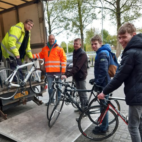 Fietsen inladen Tour de Heroes 24-04-2024